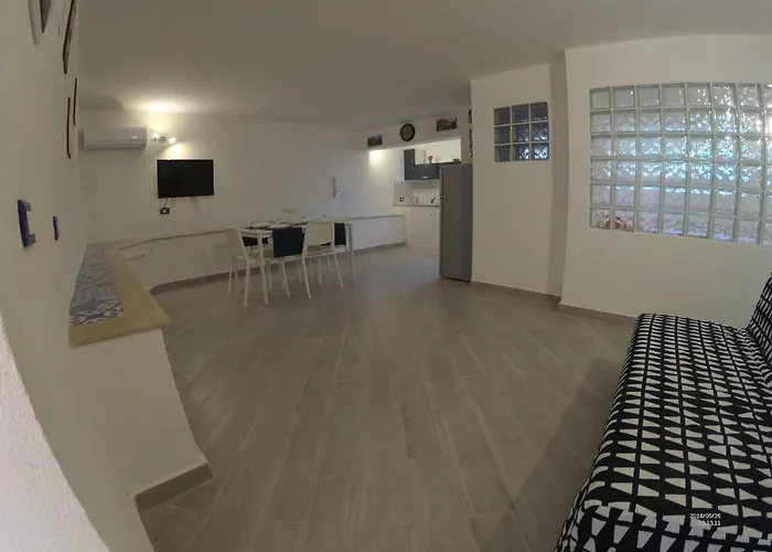 La Petit Maison